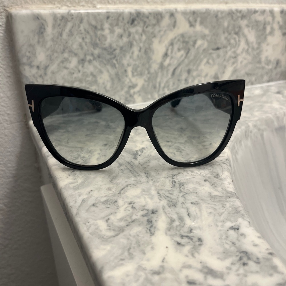 Tom Ford Black Cat-Eye Sunglasses